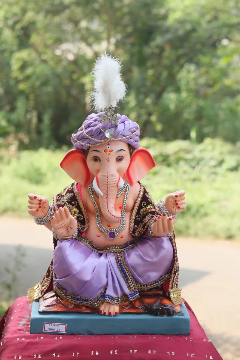 Lavender Pheta Ganpati, 15 in Ganpati idol