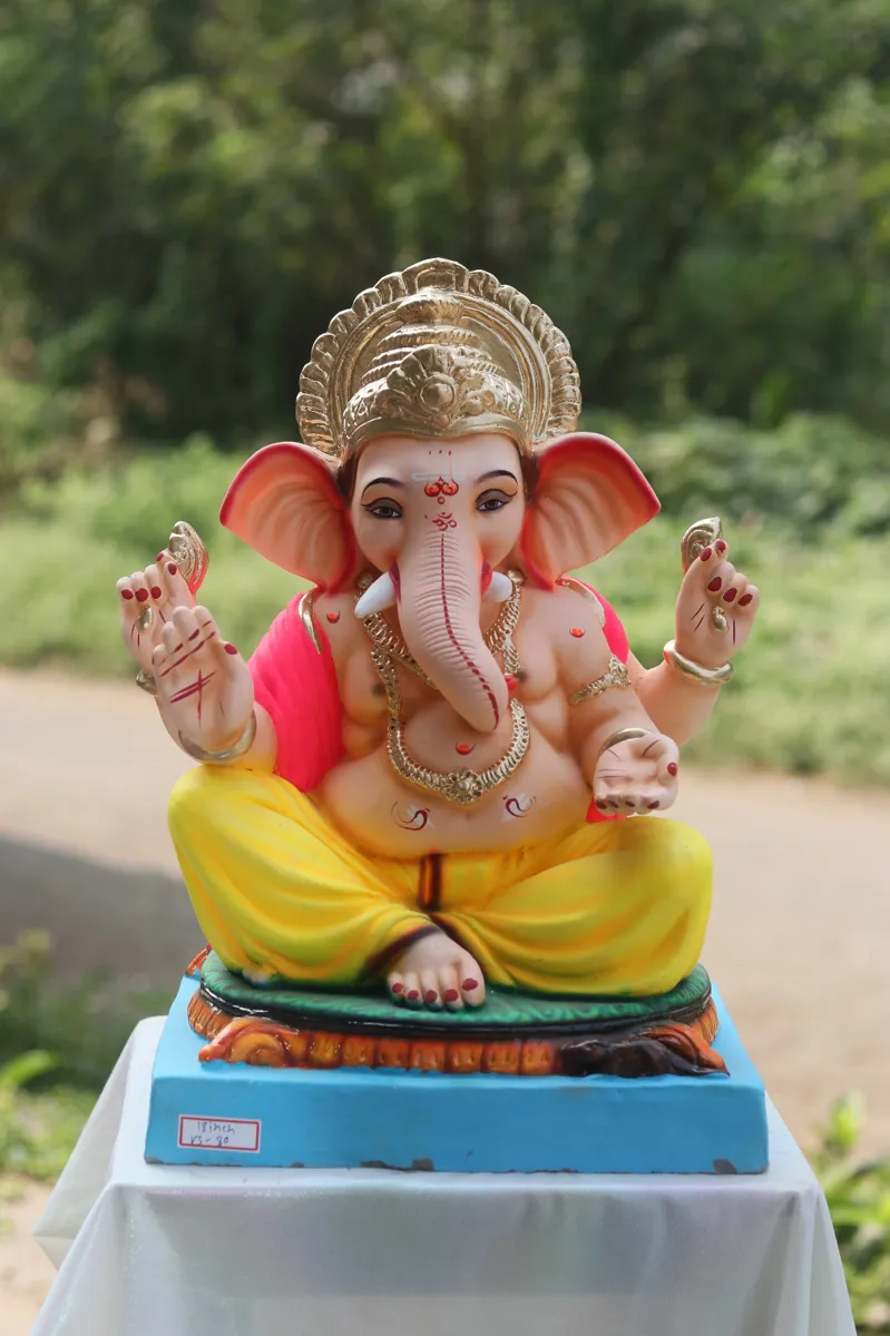 Golden Mukut Ganpati, 18 in Ganpati idol