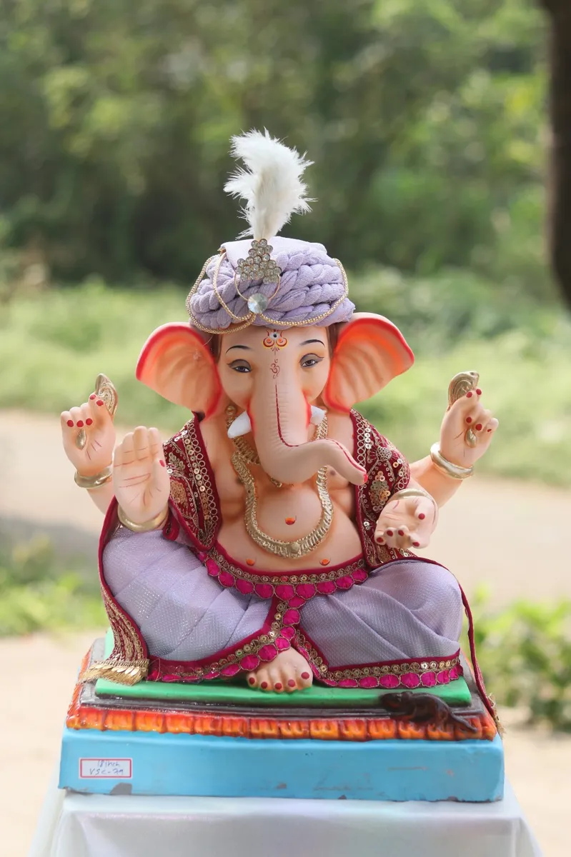 Lilac Pheta Ganpati, 18 in Ganpati idol